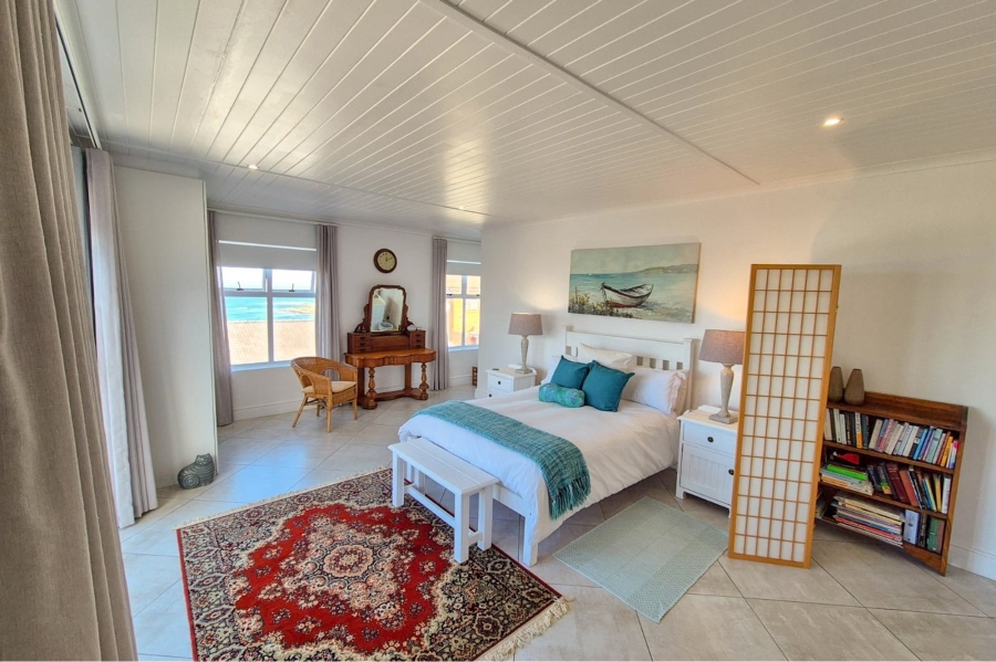 4 Bedroom Property for Sale in Oceanview Heights Western Cape